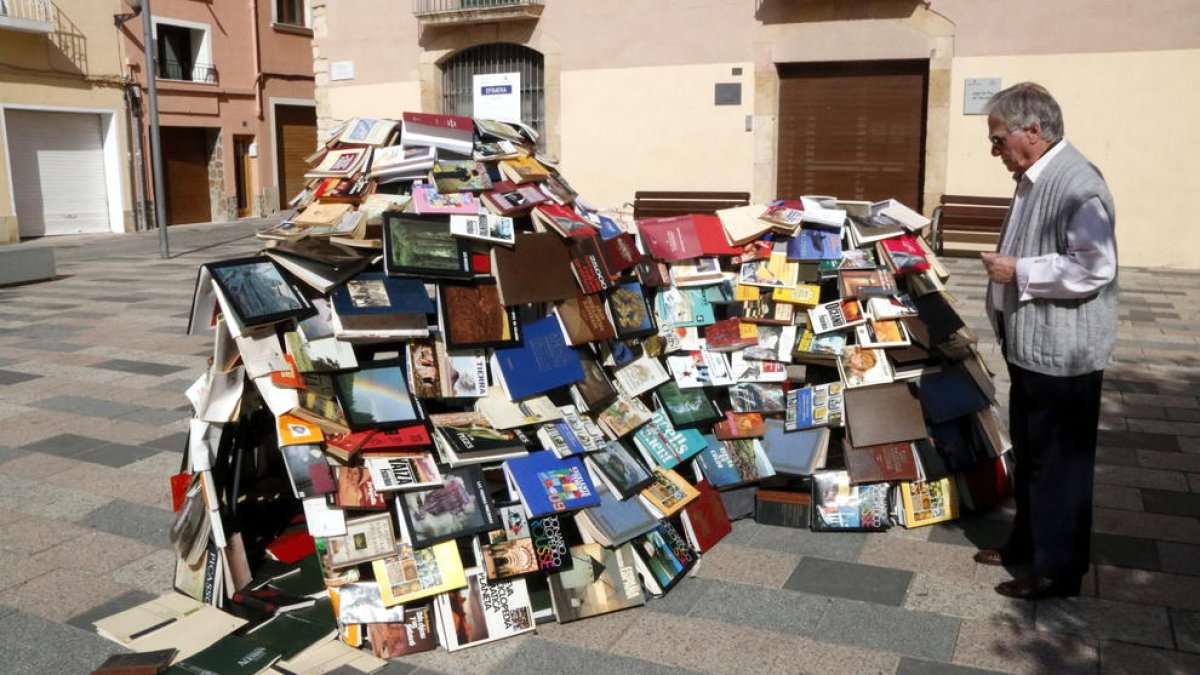 Vila-seca, Diputació de Tarragona, plaça, artística, carrer, efímer, escola d'art, llibre, escultura, intervenció, Sant Jordi