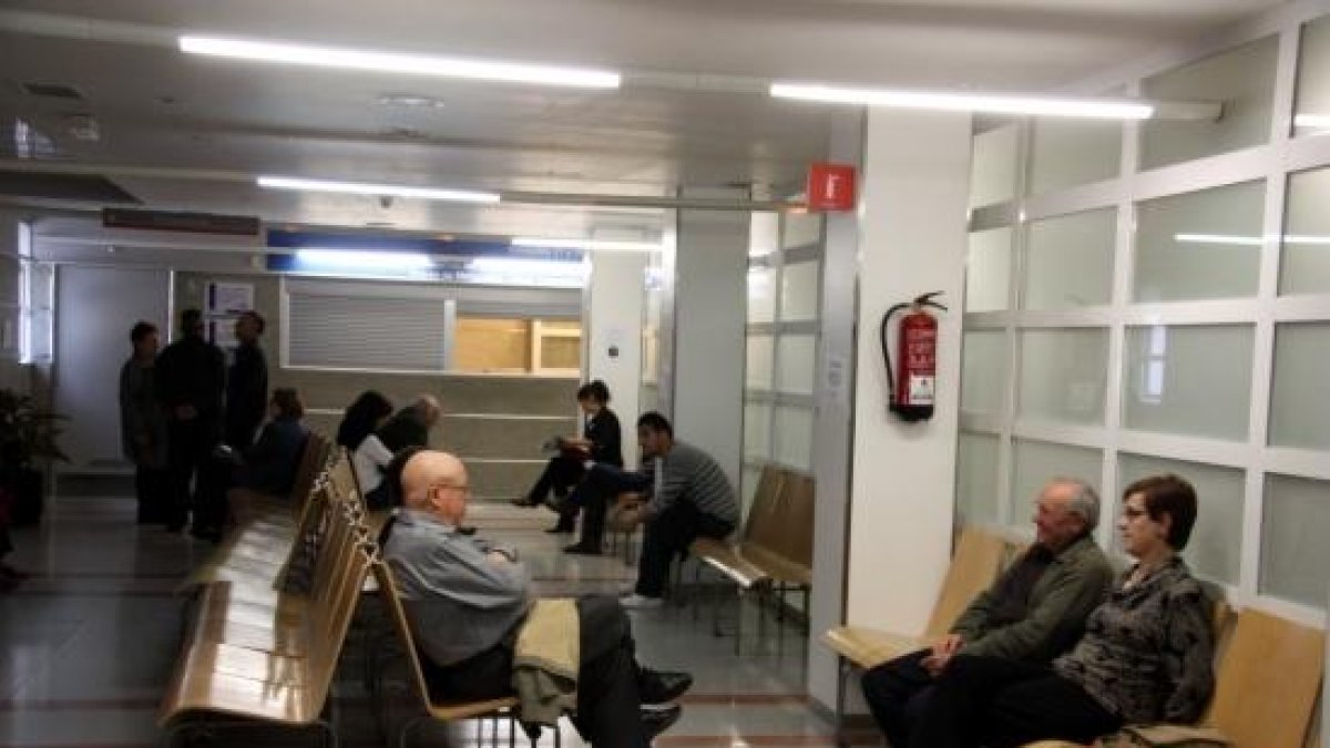 Els catalans residents a l'estranger tindran targeta i cartera sanitària en estades temporals a Catalunya