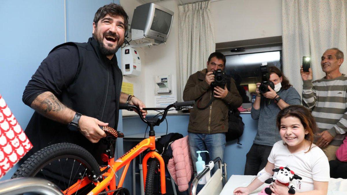 Antonio Orozco 'revoluciona' l'àrea de Pediatria del Joan XXIII