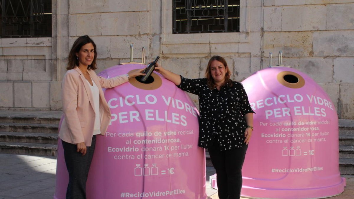 Tarragona instala 12 contenedores rosas con motivo del Día Mundial del Cáncer de Mama