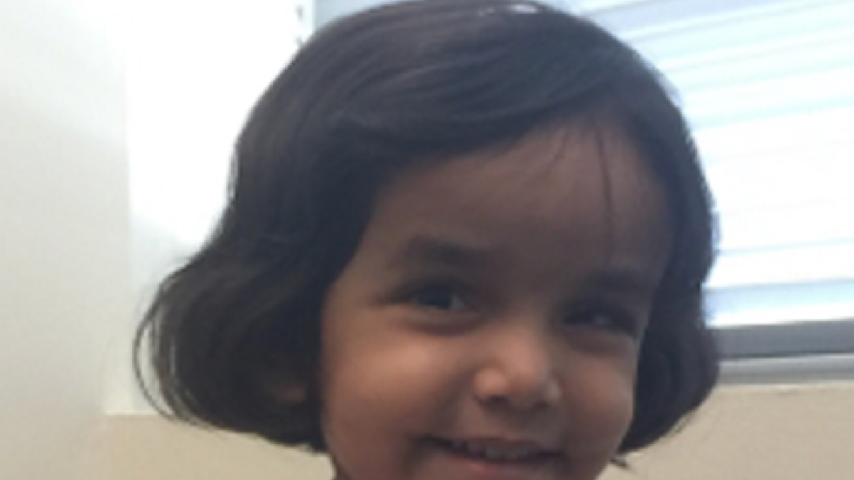 Desaparece una niña de 3 años castigada por no beberse la leche