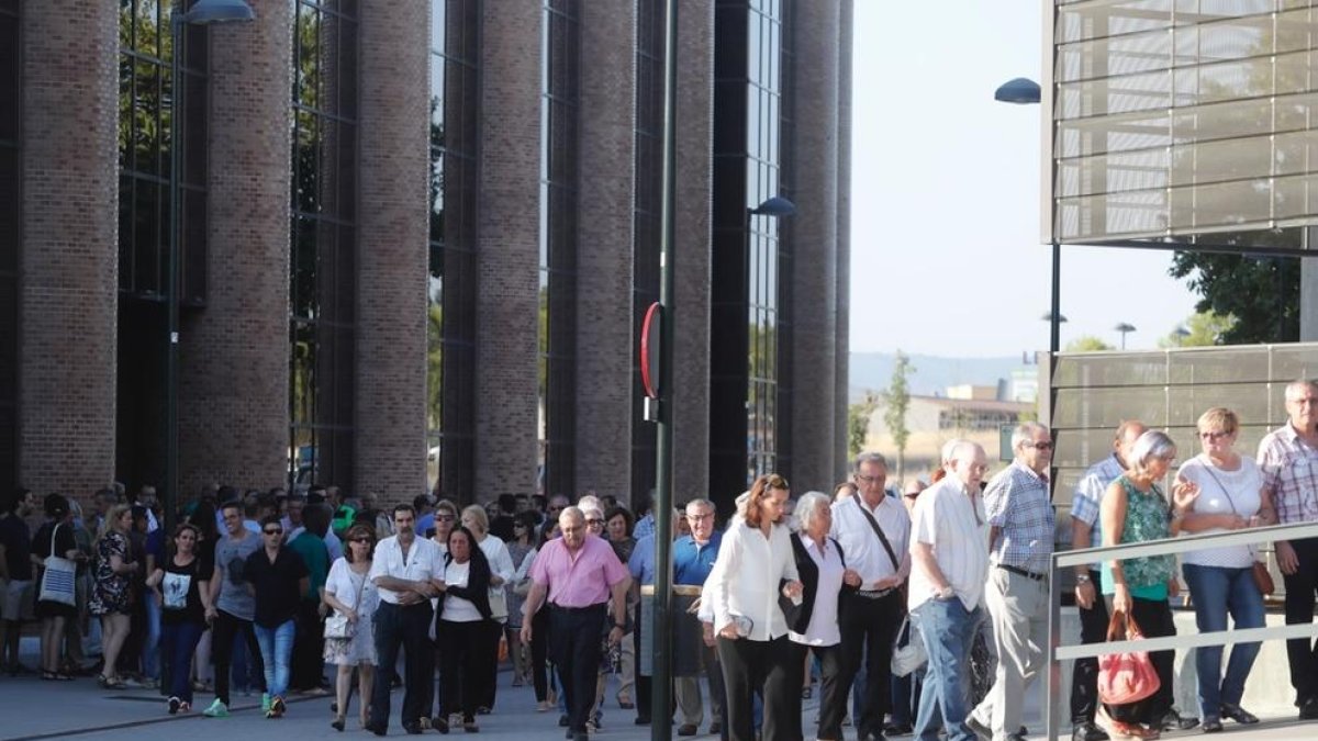 Família i amics acomiaden la saragossana morta en l'atemptat de Cambrils