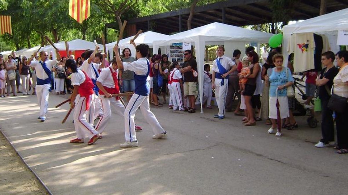 Fins a mil pintxos solidaris per lluitar contra la leucèmia a Cambrils
