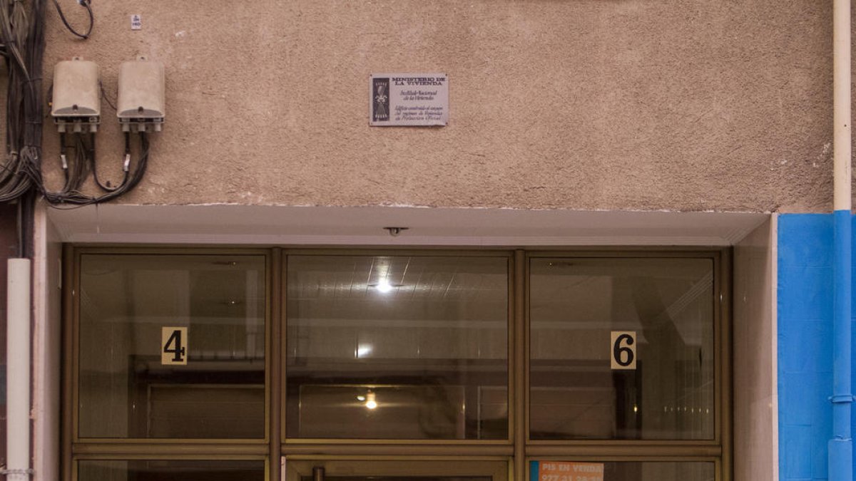 Sense subvenció per als veïns que no retirin les plaques franquistes