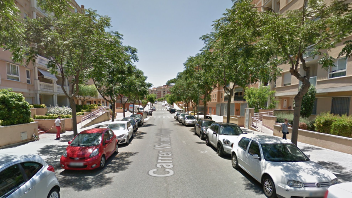 Tall de trànsit al carrer Violant d'Hongria per obres de canalització d'aigües fluvials