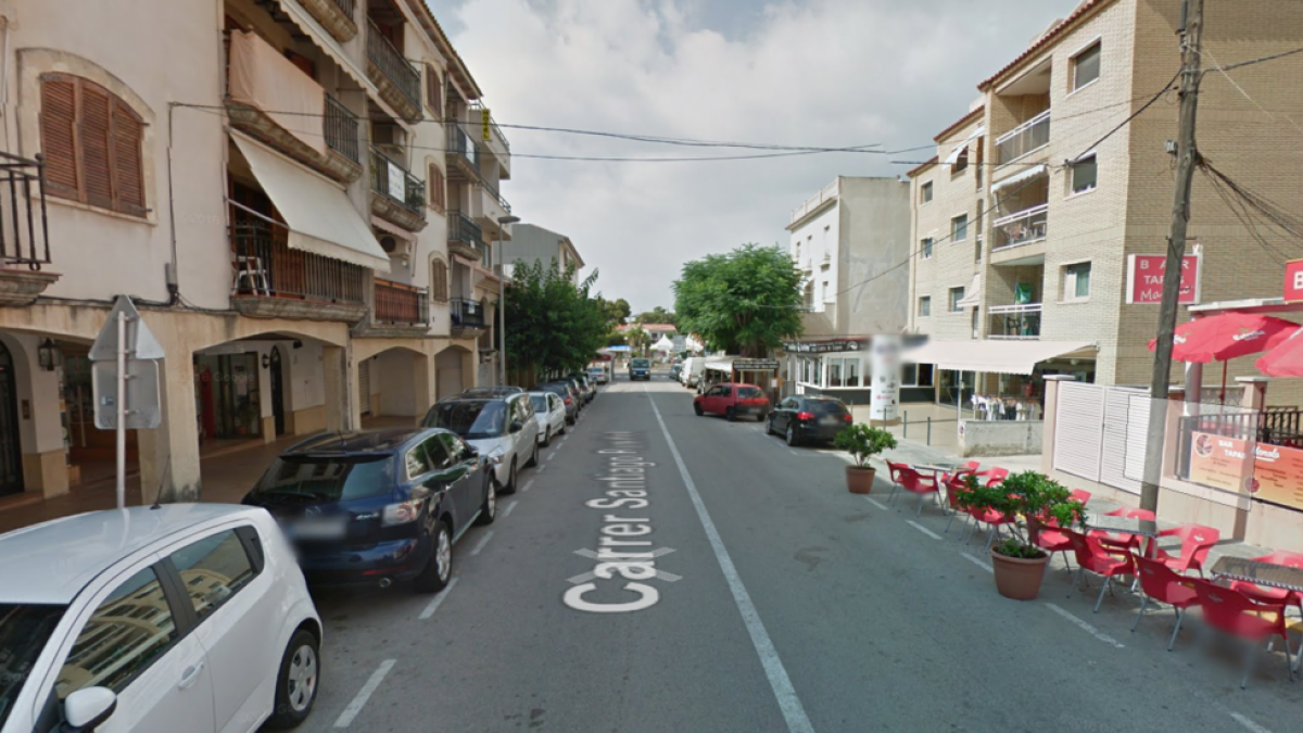 Enxampen in fraganti un jove que robava en una botiga de roba de Coma-ruga