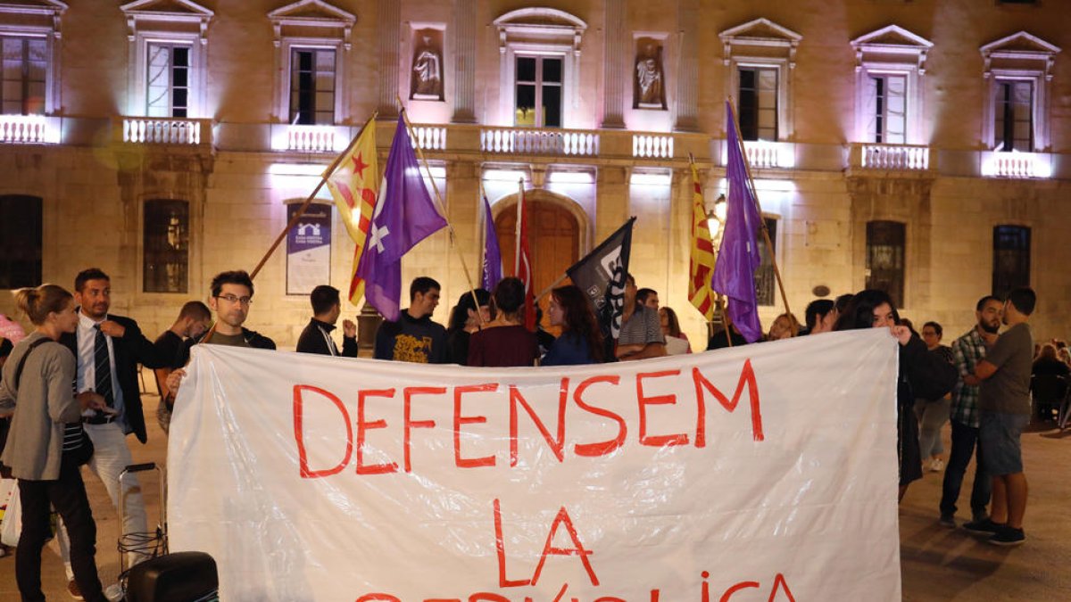 El Comitè en Defensa del Referèndum suspèn la concentració a la plaça de la Font