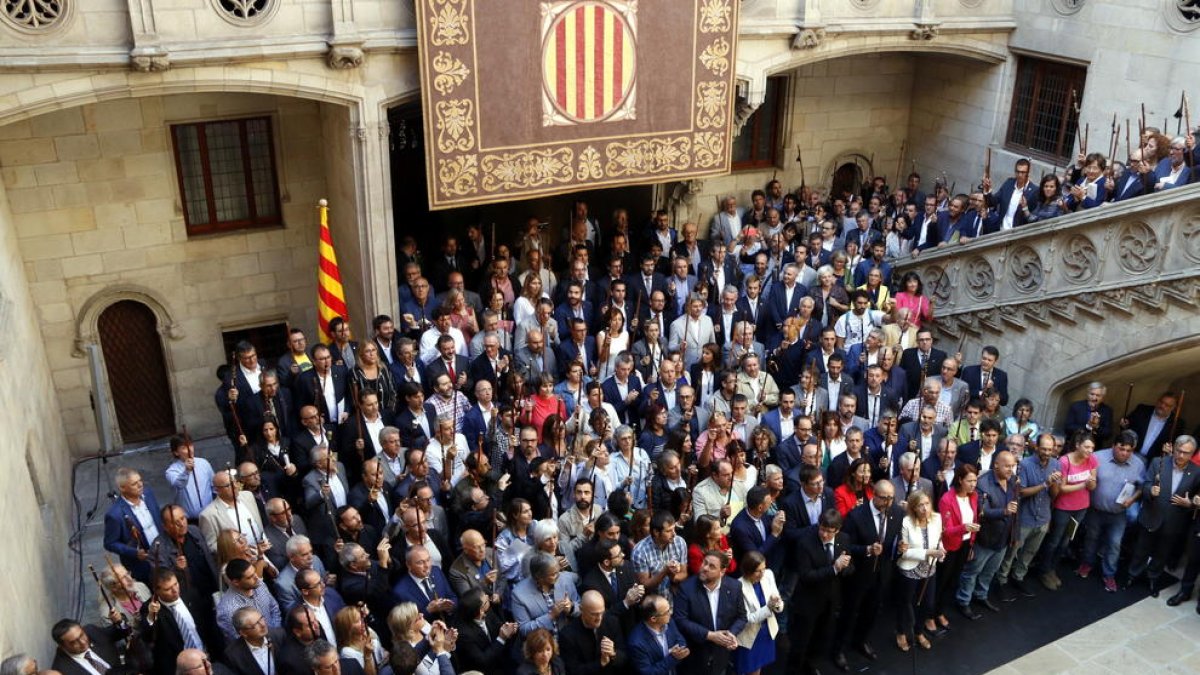 Els alcaldes es refermen i apel·len a la democràcia de cara l'1-O