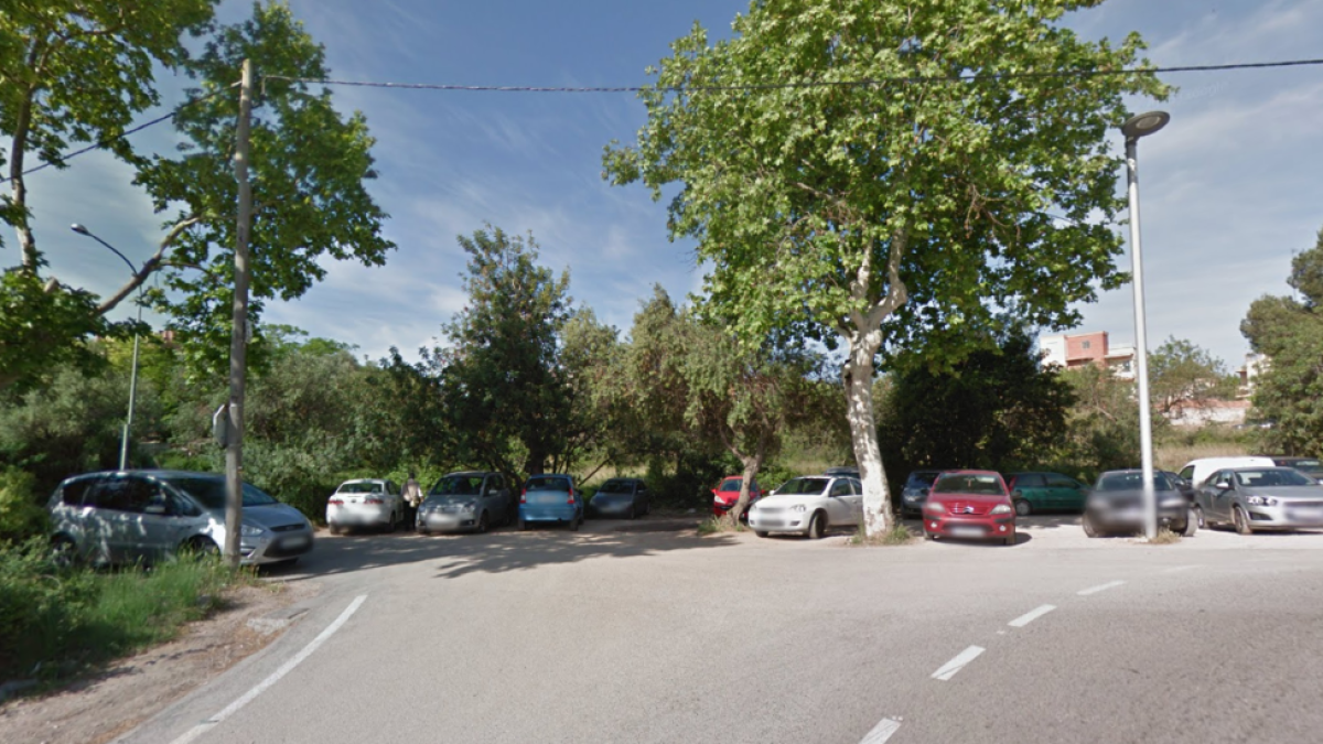 Crema l'interior d'un vehicle abandonat a Tarragona