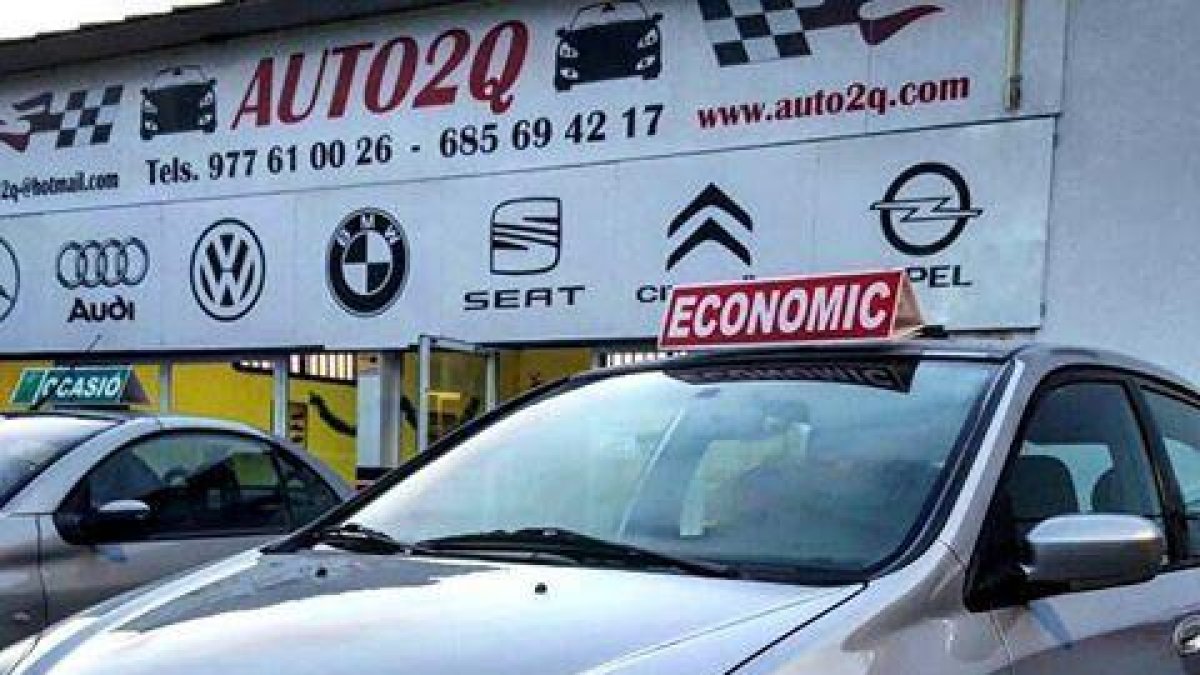 Los Mossos investigan a un hombre por estafa con coches de alta gama