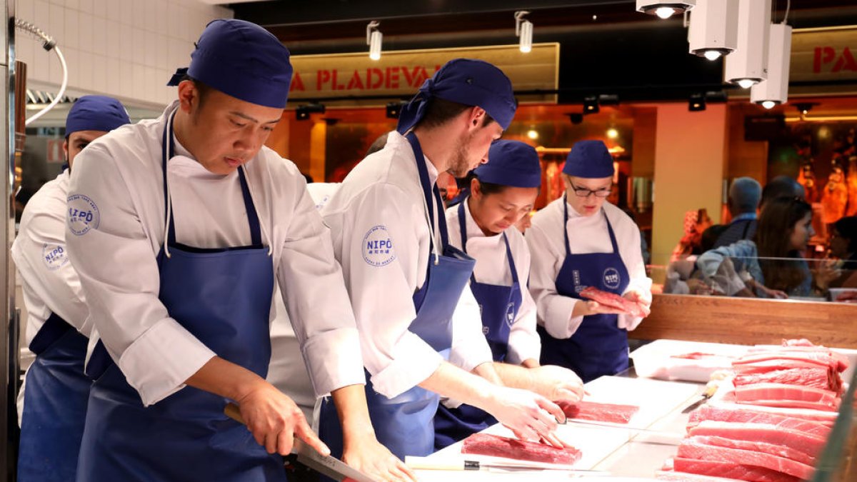 Fins a sis parades del Mercat Central han contractat personal des de la reobertura