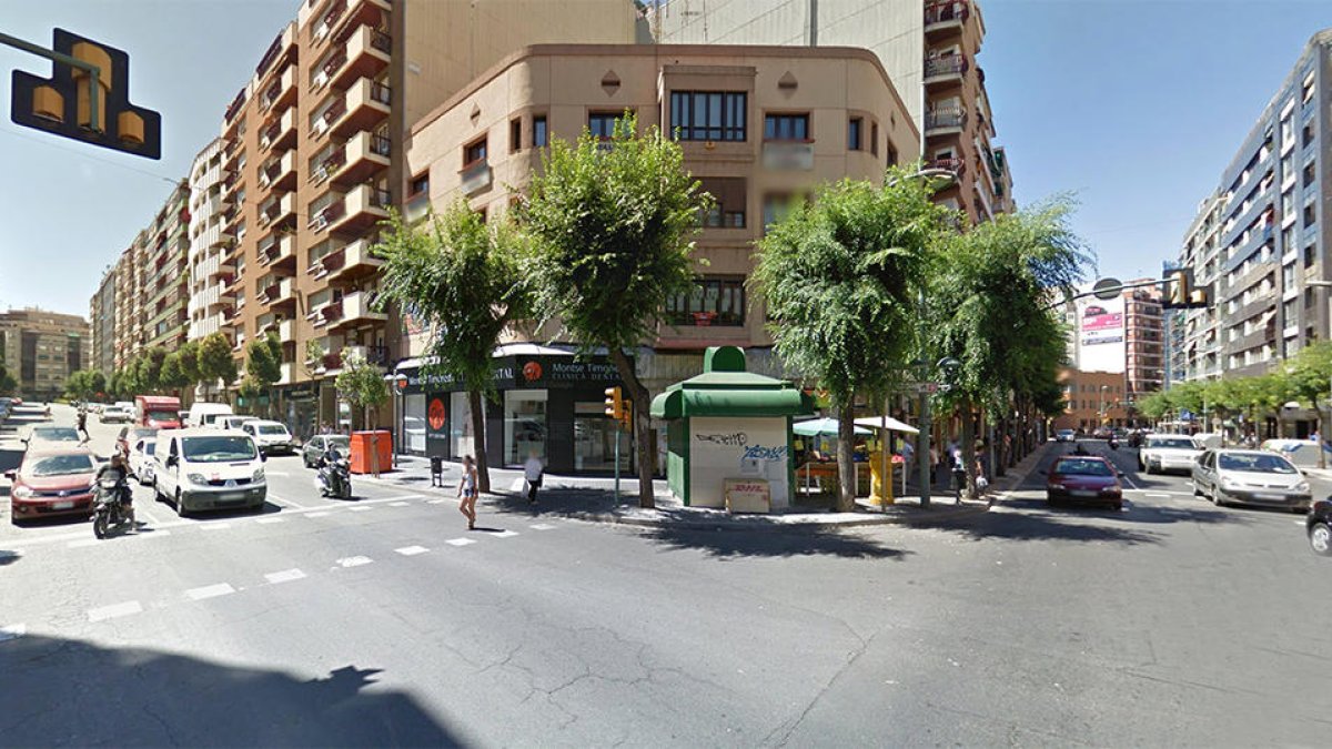 Los bomberos rescatan a cuatro vecinos cerrados en ascensores a causa de un corte de luz que ha afectado a Tarragona