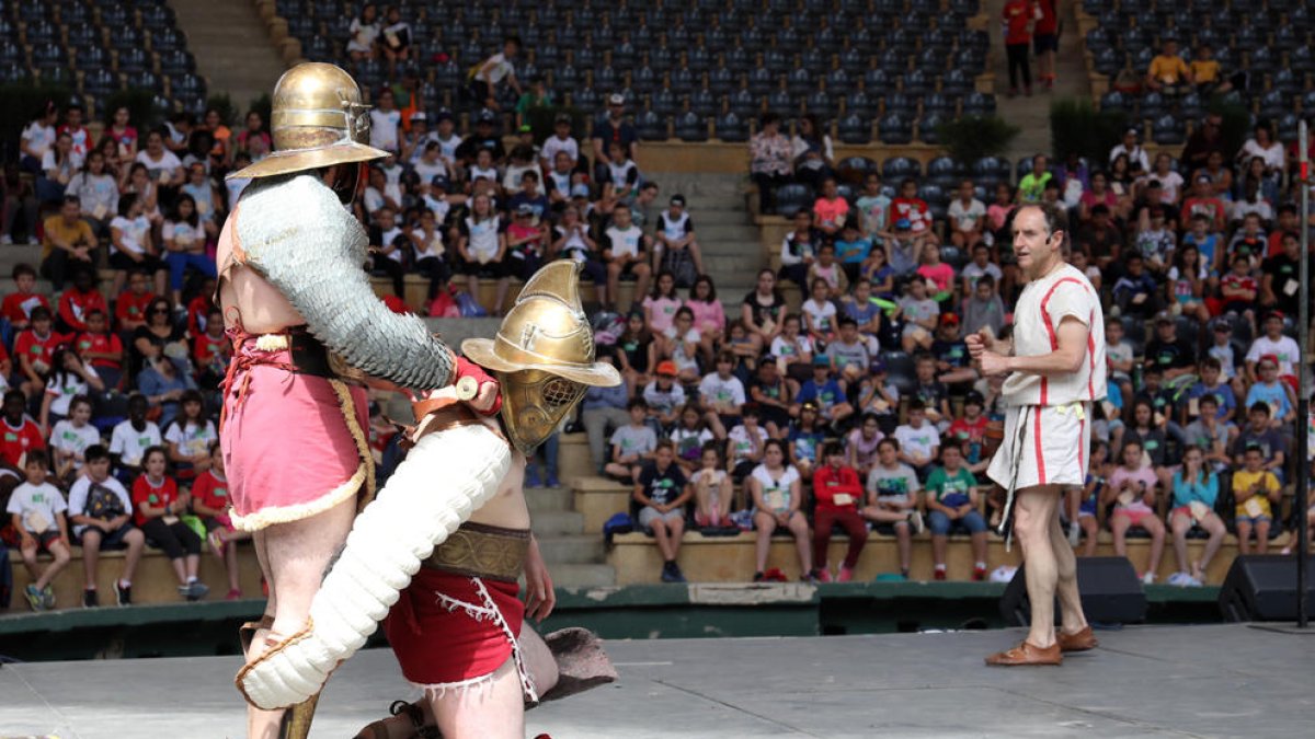 Más de 2.500 alumnos del Tarragonès juegan como los niños romanos
