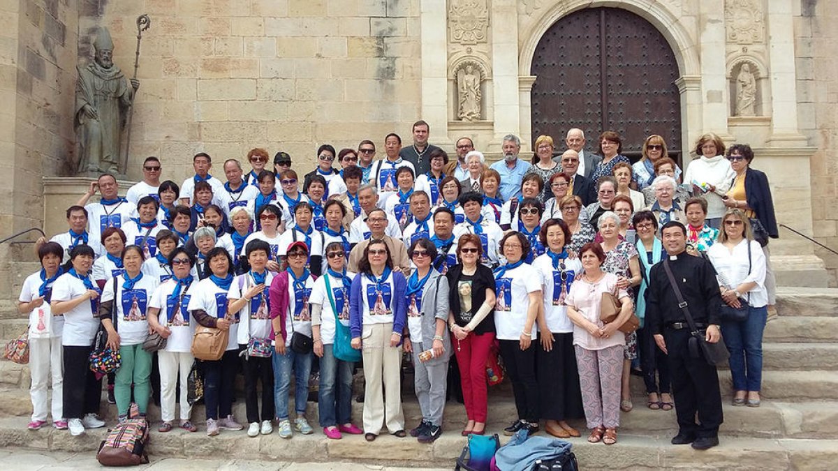 Pelegrins cristians xinesos visiten Ascó, on va néixer el seu patró, Sant Pere Martir Sans