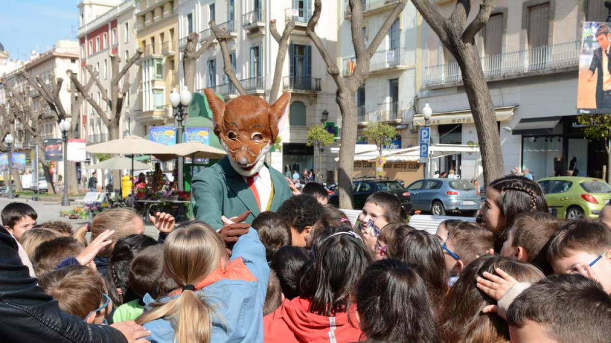 Los niños tarraconenses reciben Gerónimo Stilton, que trae su nuevo músical a la ciudad