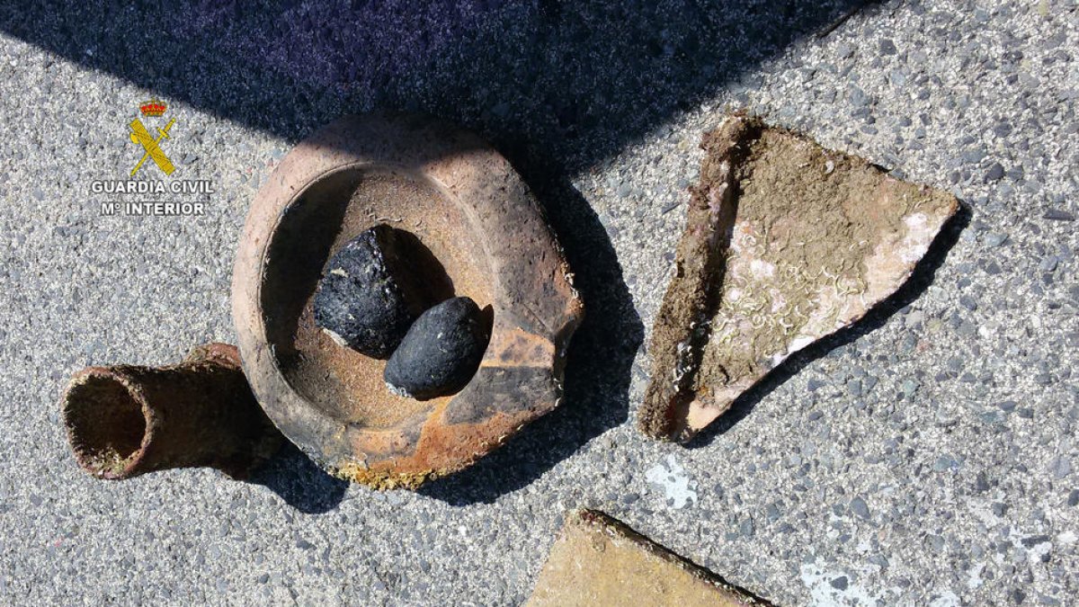 Recuperan piezas arqueológicas romanas del fondo marino en Creixell