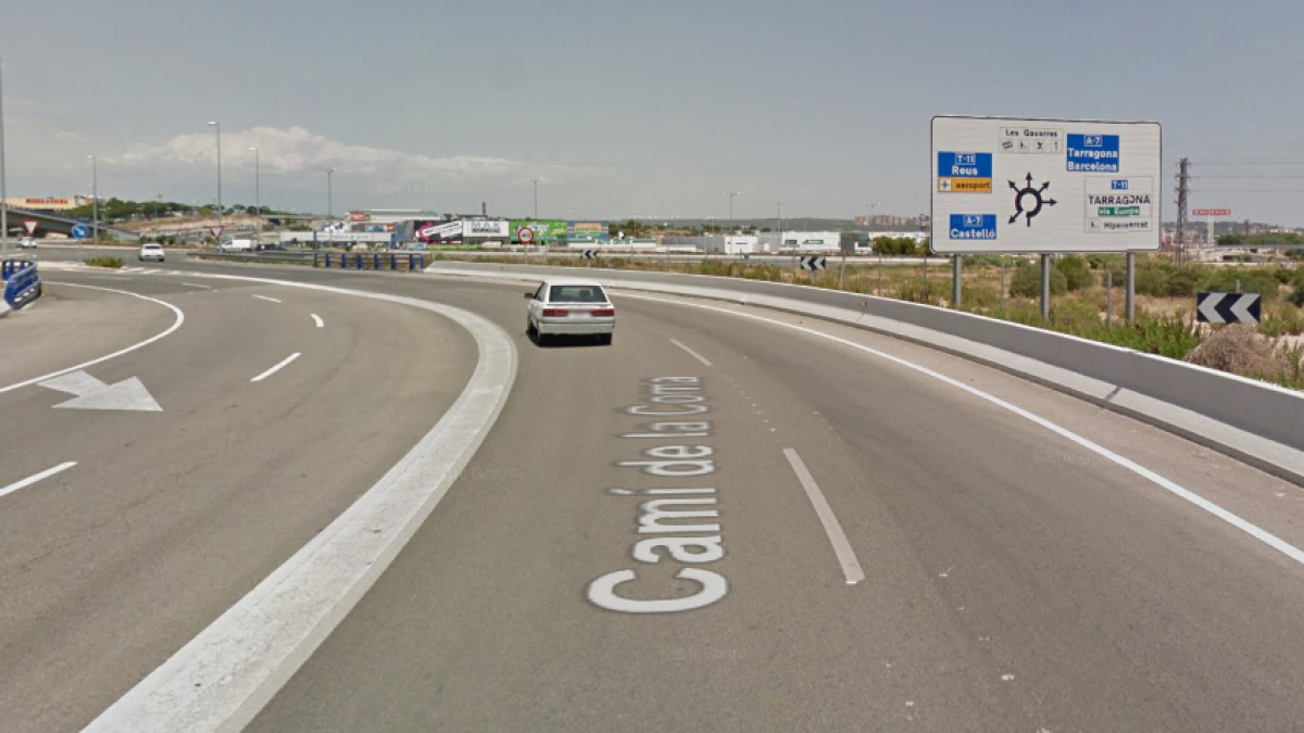 Un home de 33 anys, ferit en una topada entre dos cotxes a Tarragona