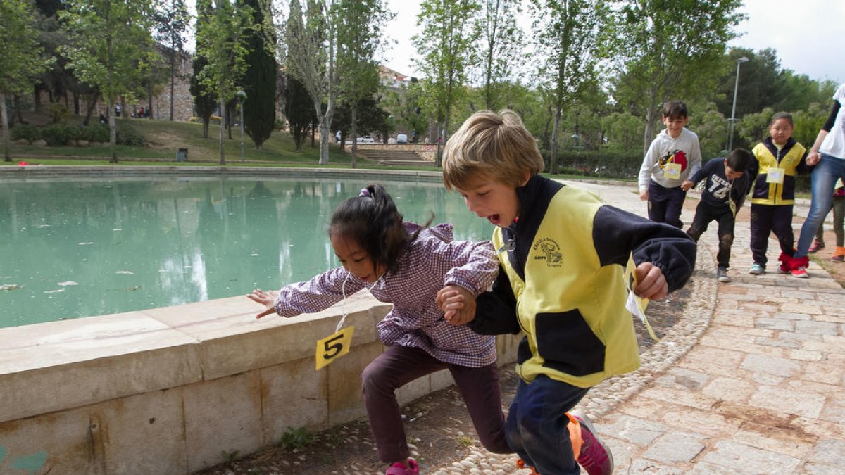 Les classes d'Educació Física es traslladen als carrers de la ciutat