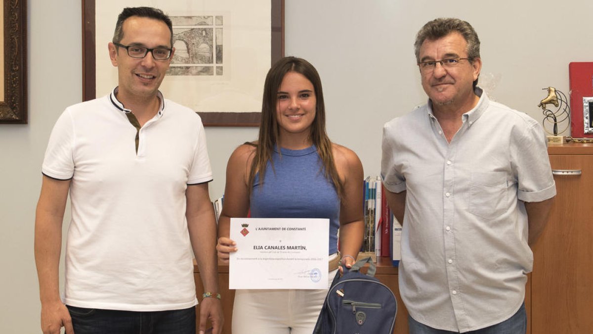 Constantí hace un reconocimiento a la campeona de España de Tiro con Arco, Èlia Canales