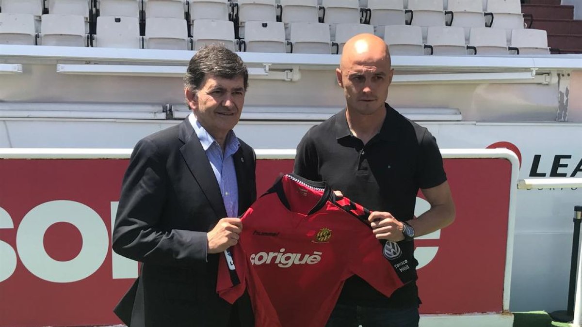 Nano: «No he vingut a demostrar com és Nano Rivas com a entrenador, he vingut a salvar al Nàstic»