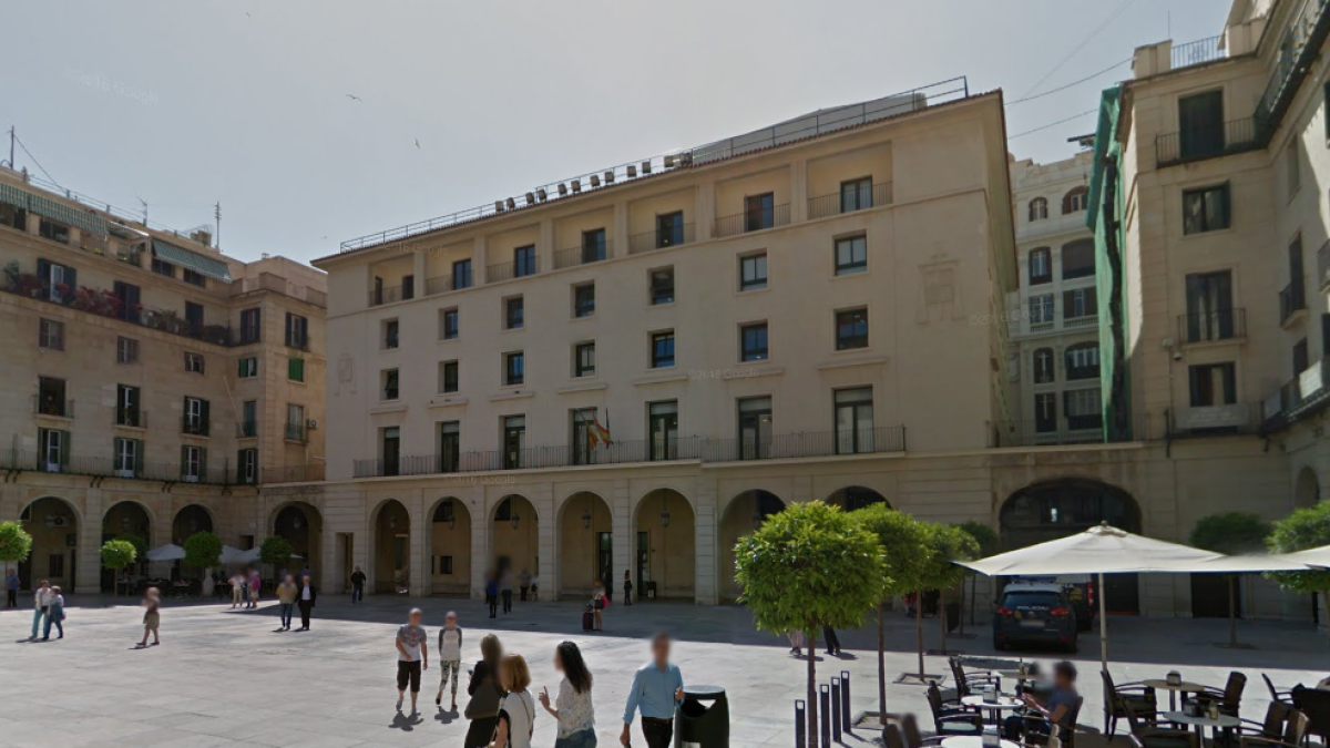 Dos años de prisión por asediar a su expareja con más de 400 SMS