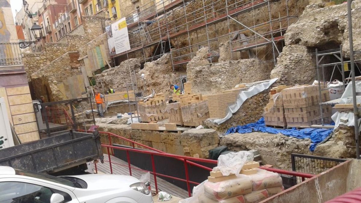 Circ de Sedassos: monument romà o grades noves per veure espectacles