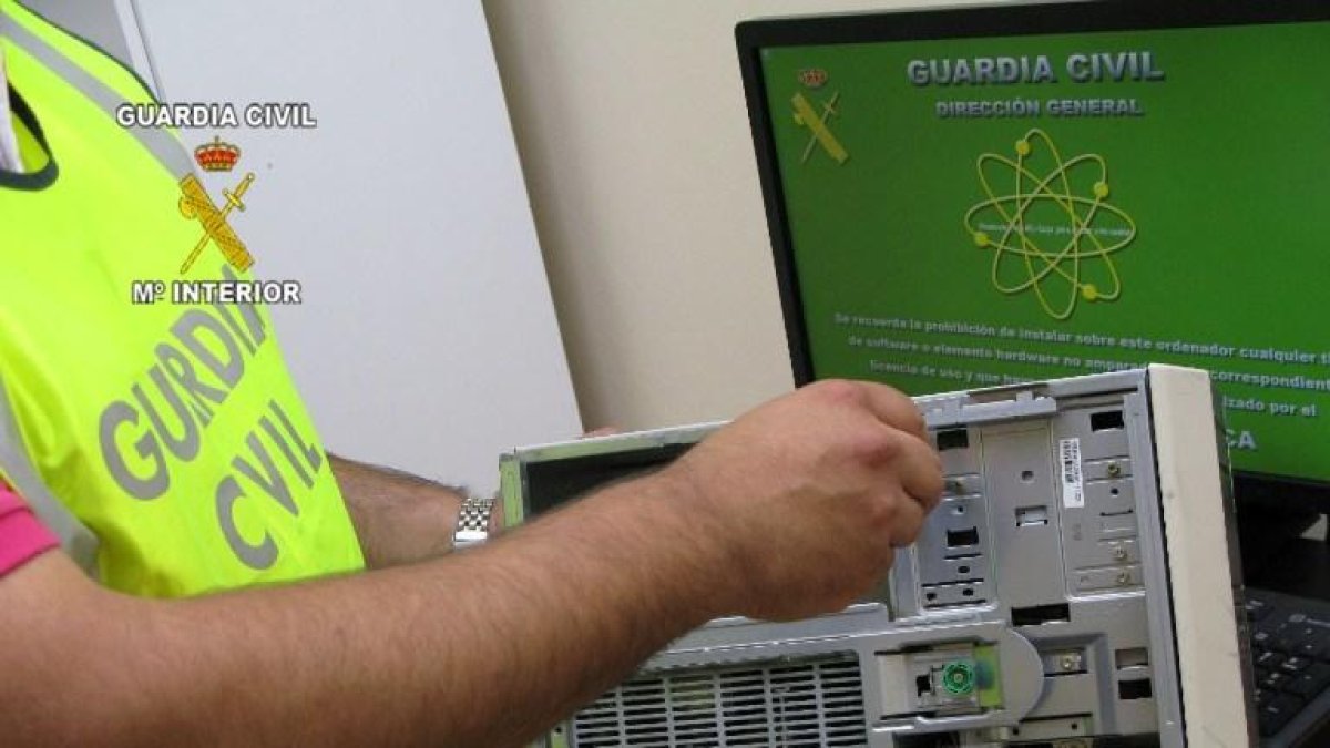 Detenen cinc alumnes per 'hackejar' un institut de Pontevedra