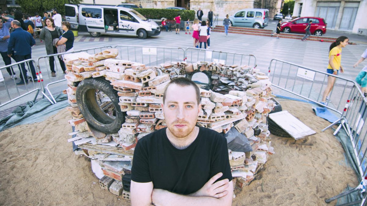 Los desperdicios de las rieras de Riudoms se transforman en una escultura