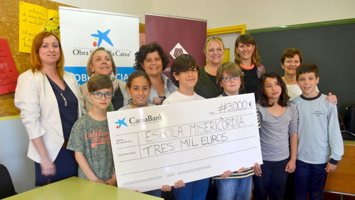 L'escola Misericòrdia rep 3.000 euros pel projecte de reutilització de llibres