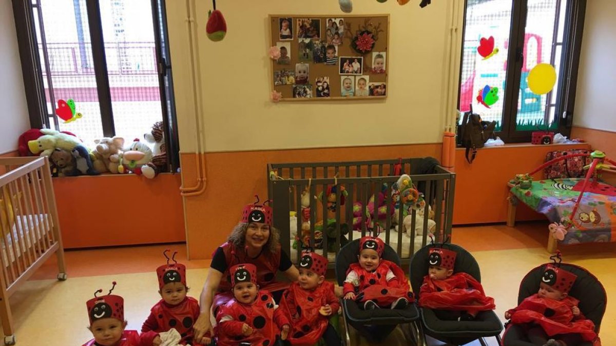 Los niños de la guardería del Col·legi Lestonnac celebran Carnaval de mariquitas