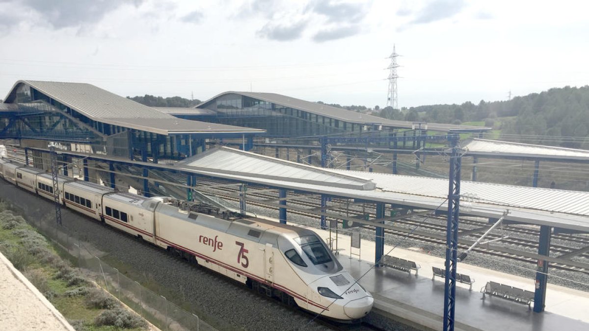 Renfe pone este jueves en venta otros 25.000 billetes de AVE a 25 euros
