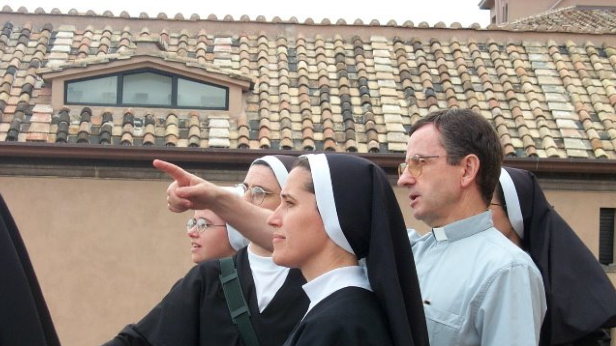 Busquen l'agressor d'una monja a qui van trencar el nas