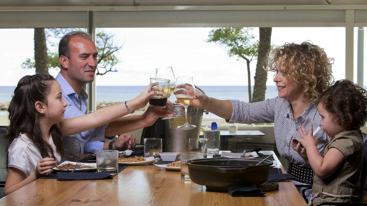 Els fideus rossos s'endinsen a la cuina de 35 restaurants de Cambrils