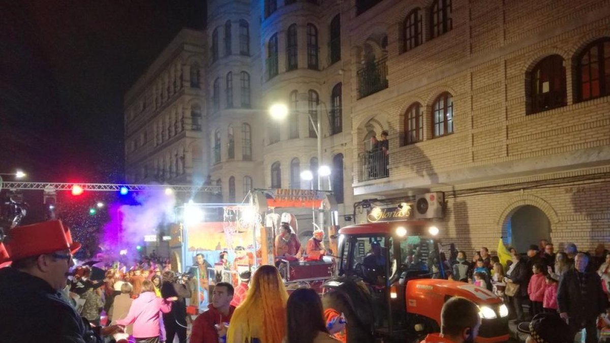 El Desfile de Carnaval del Vendrell llena el municipio