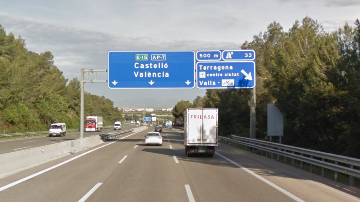 Dos ferits lleus en un xoc entre dos turismes a Tarragona