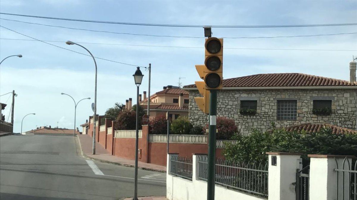 Els semàfors de Roda s'espatllen a causa de la pluja