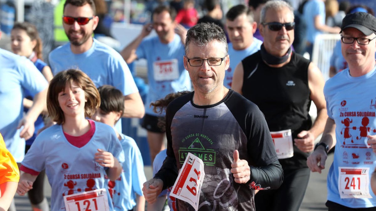 Las Dominicas caminan por|para la solidaridad