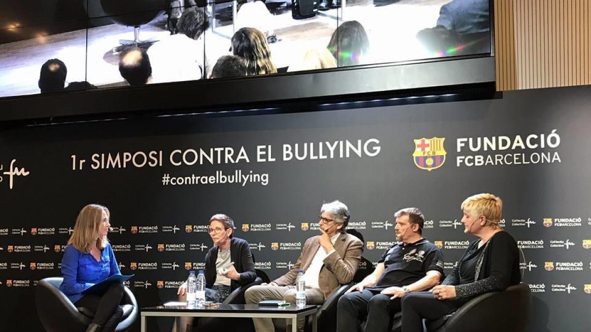 Miembros del Instituto Martí y Franquès, en un simposio contra el bullying en Barcelona