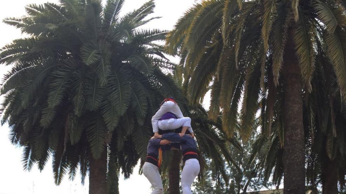 Los Niños del Serrallo estrenan temporada con castillos de seis en Cal Figarot