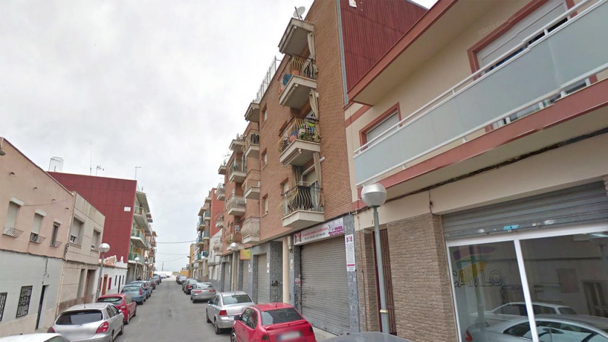 Un home pateix cremades a la mà en incendiar-se una cuina en un habitatge de Tarragona