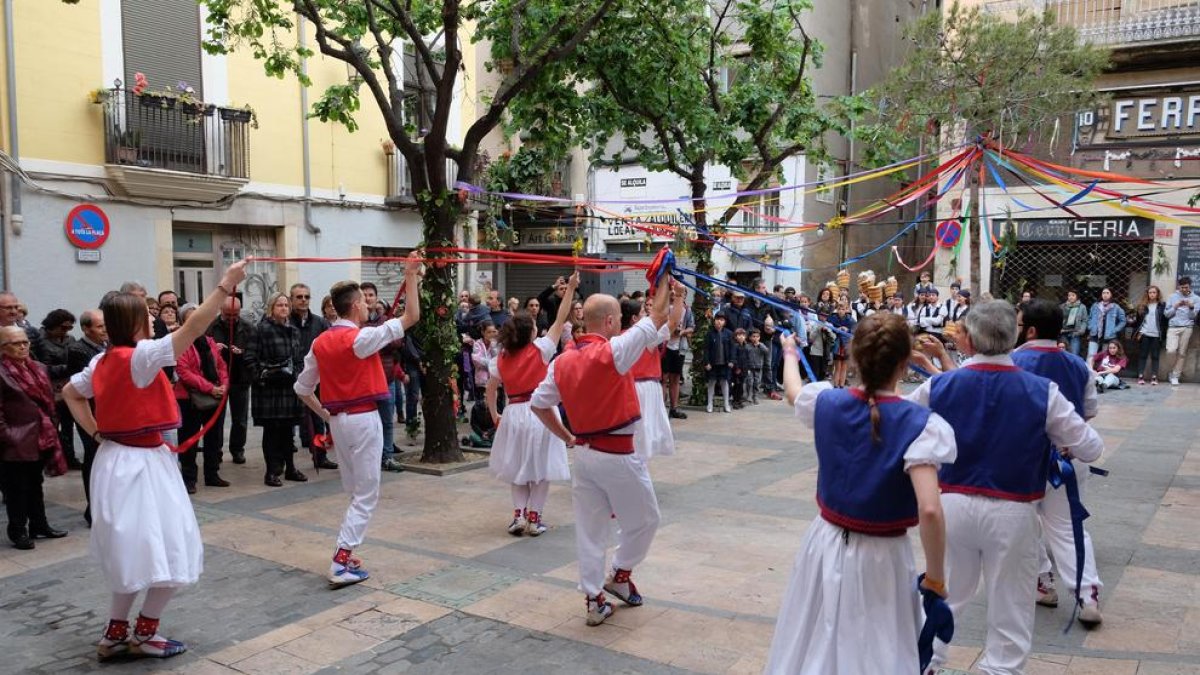 Reus tanca la recuperada Festa de l'Arbre de Maig
