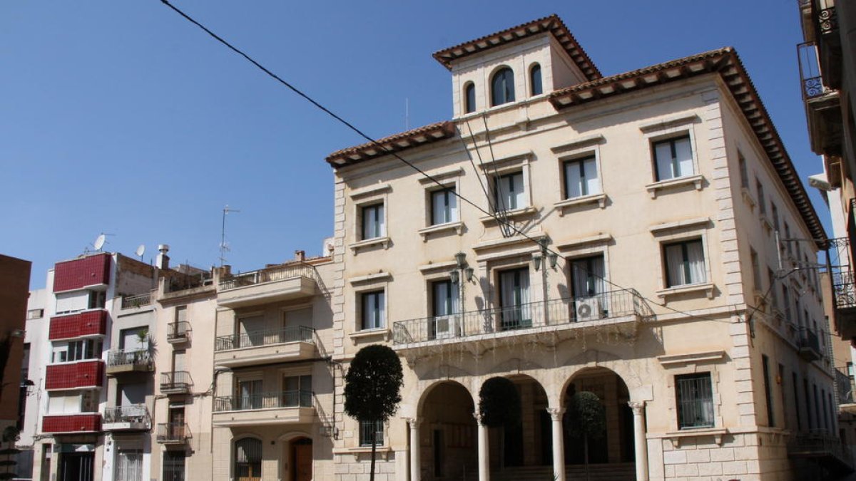 El Ayuntamiento de Amposta compra 22 equipos y contrata nuevo personal para implementar la administración electrónica