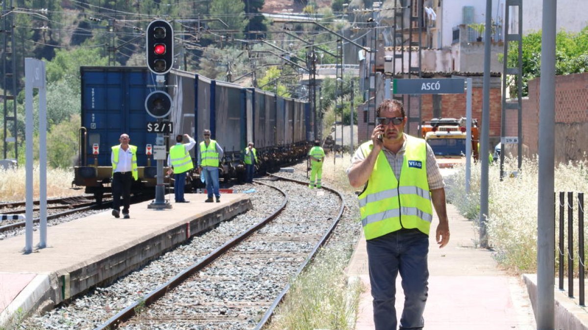 El descarrilamiento del tren en Ascó indigna la Ribera d'Ebre