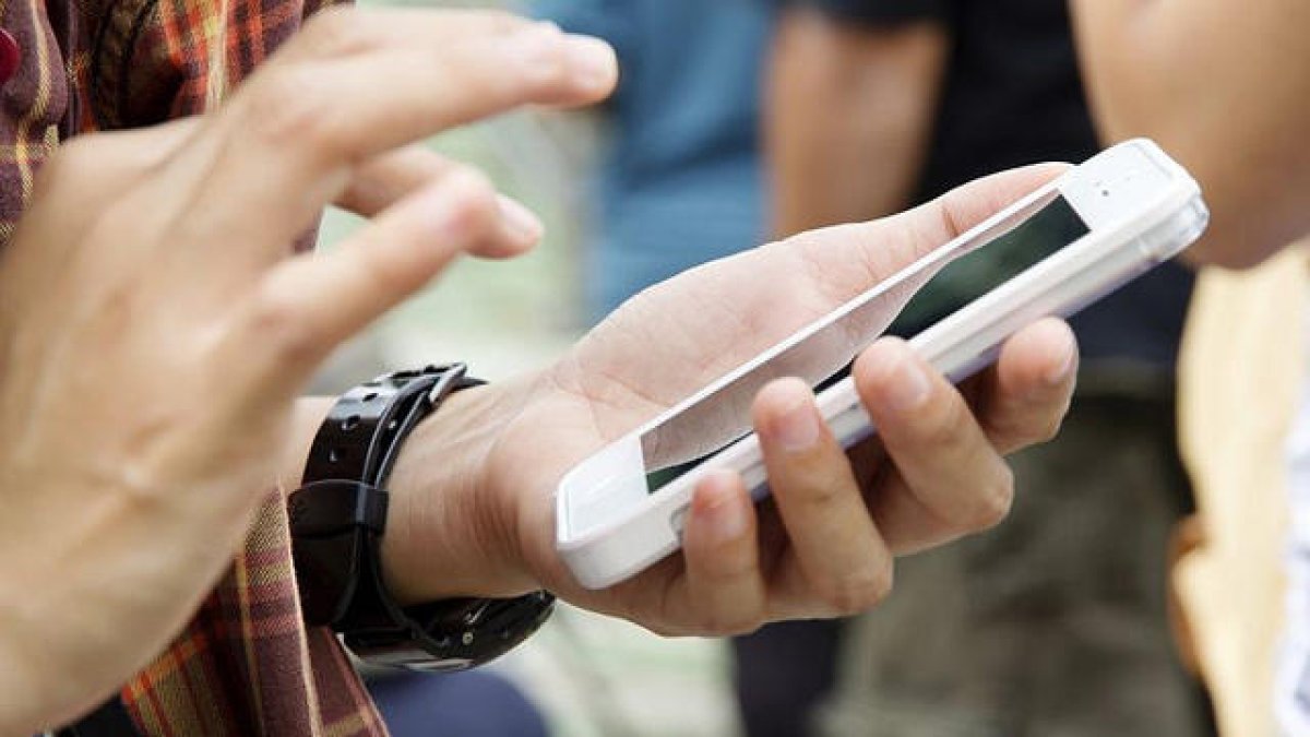 Los Mossos alertan de la difusión de un vídeo de pornografía infantil por whastapp