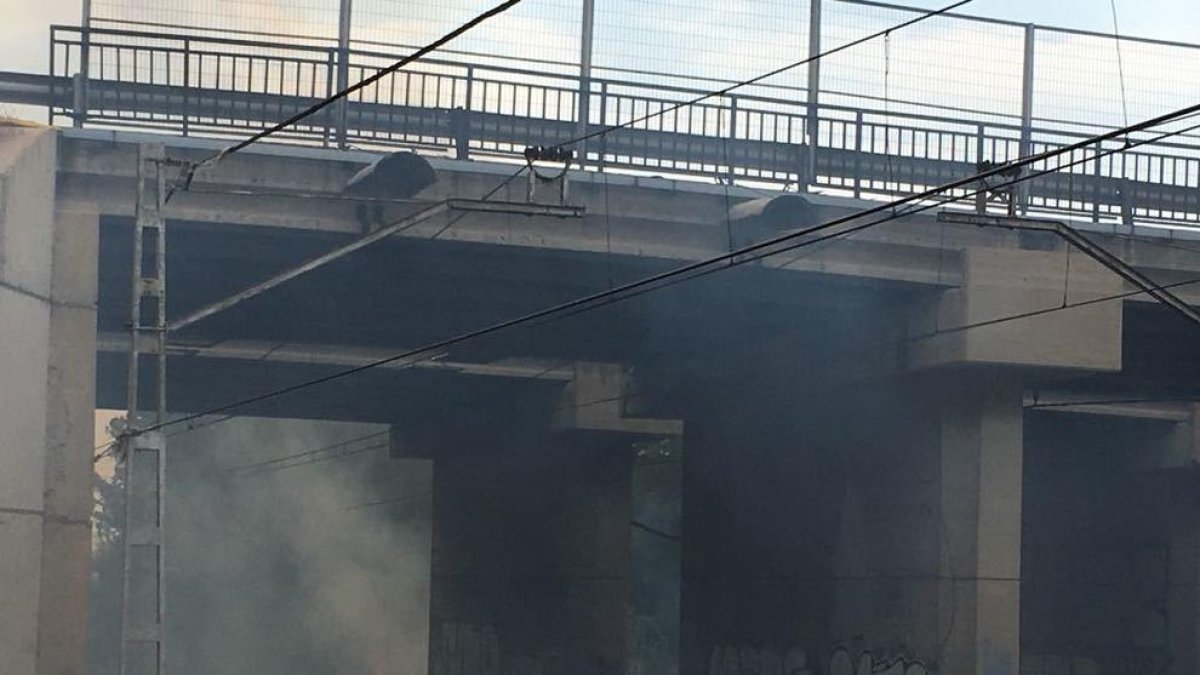 Incendio de matorrales en el polígono Entrevías