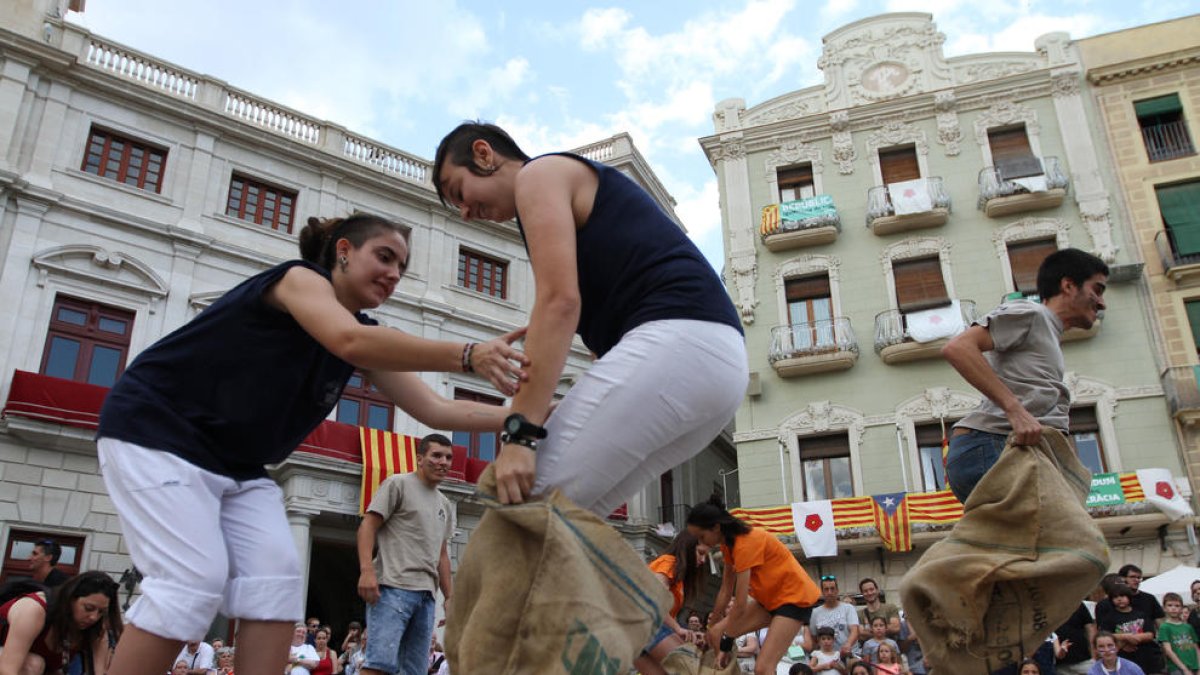 Las fiestas de Sant Pere se vuelven competición con la disputa de los Cóssos