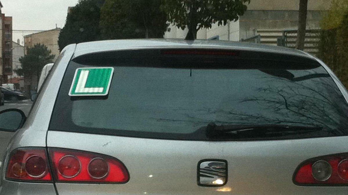 Trànsit planteja imposar mesures més estrictes als conductors novells
