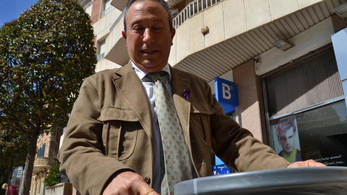 Reus 'costumitza' les papereres per lluitar contra les burilles al terra