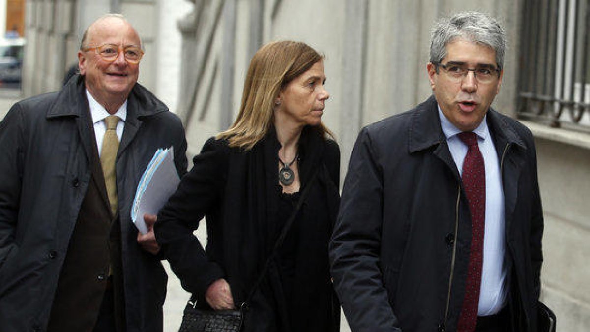 Càrrecs del Govern asseguren que era molt difícil retirar la publicitat exterior del 9-N