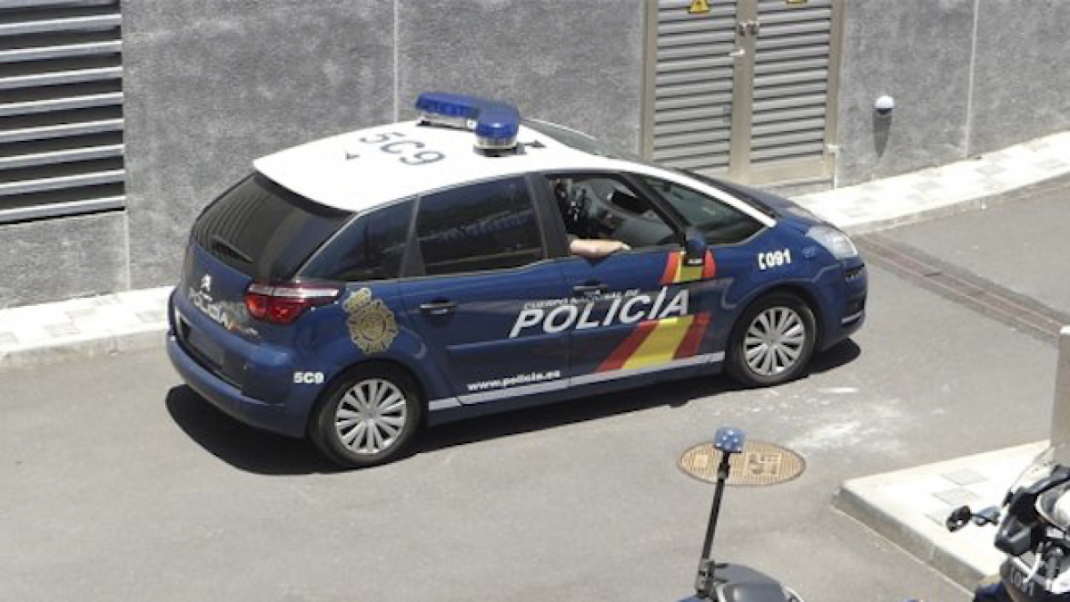 Una dona i els seus fills de 4 anys i 7 mesos pateixen un robatori a punta de pistola